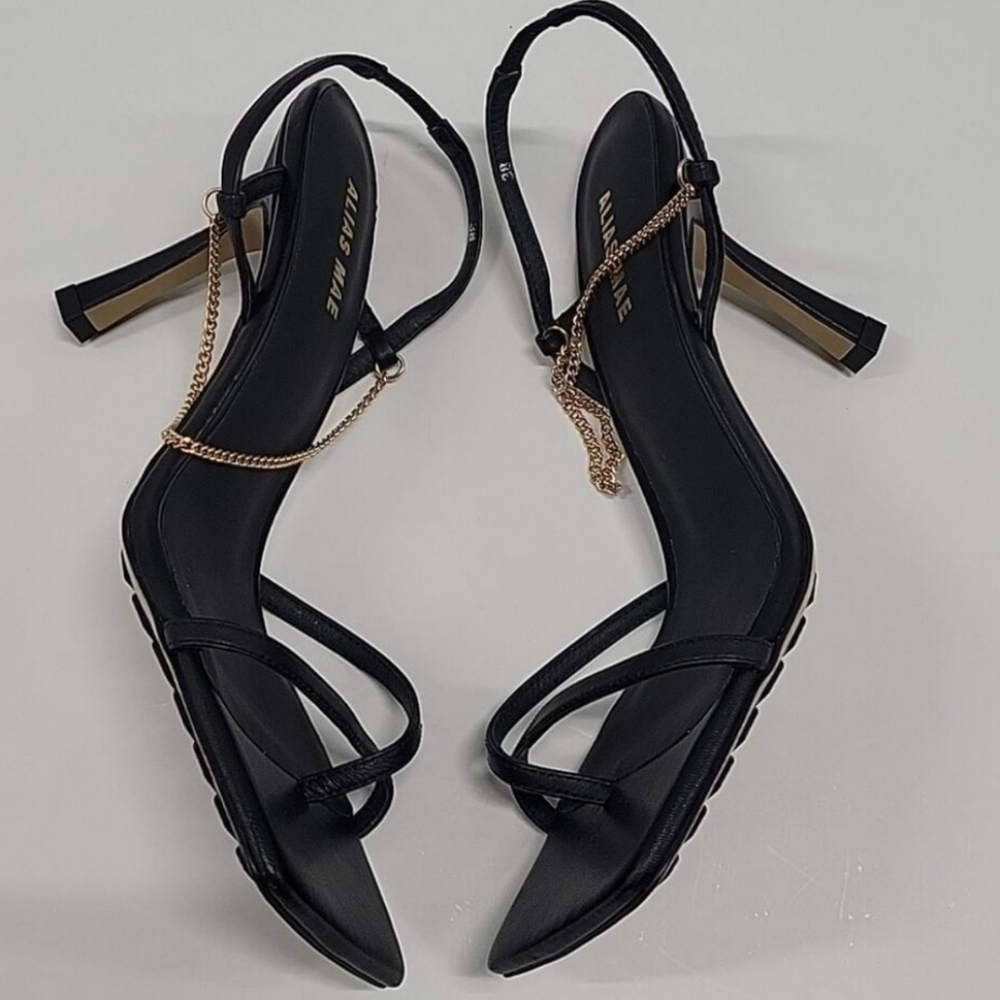 Alias Mae Levi Heels - Picture 6 of 13